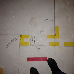 001 墨出（地面に実寸大の図面を描きます）