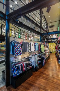 10 オーバル外側アパレルスペース